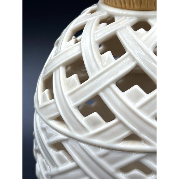 Classic Lenox Pineapple Box for Potpourri Porcelain with Sculptured Latticework - Picture 7 of 16